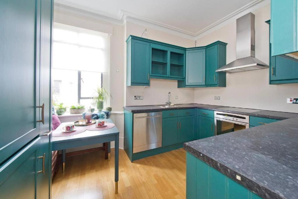 Stylish Getaway In The Heart Of The Appartement